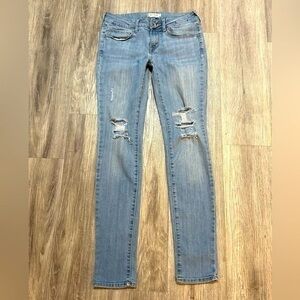 BULLHEAD BLACK distressed skinny jeans. Size 5 with 30”L. Rise-8”. Stretch. EEUC